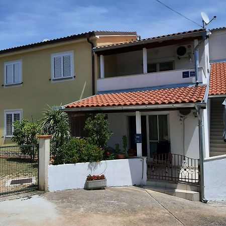 Apartments With A Parking Space Cizici, Krk - 15415 Malinska Exterior foto