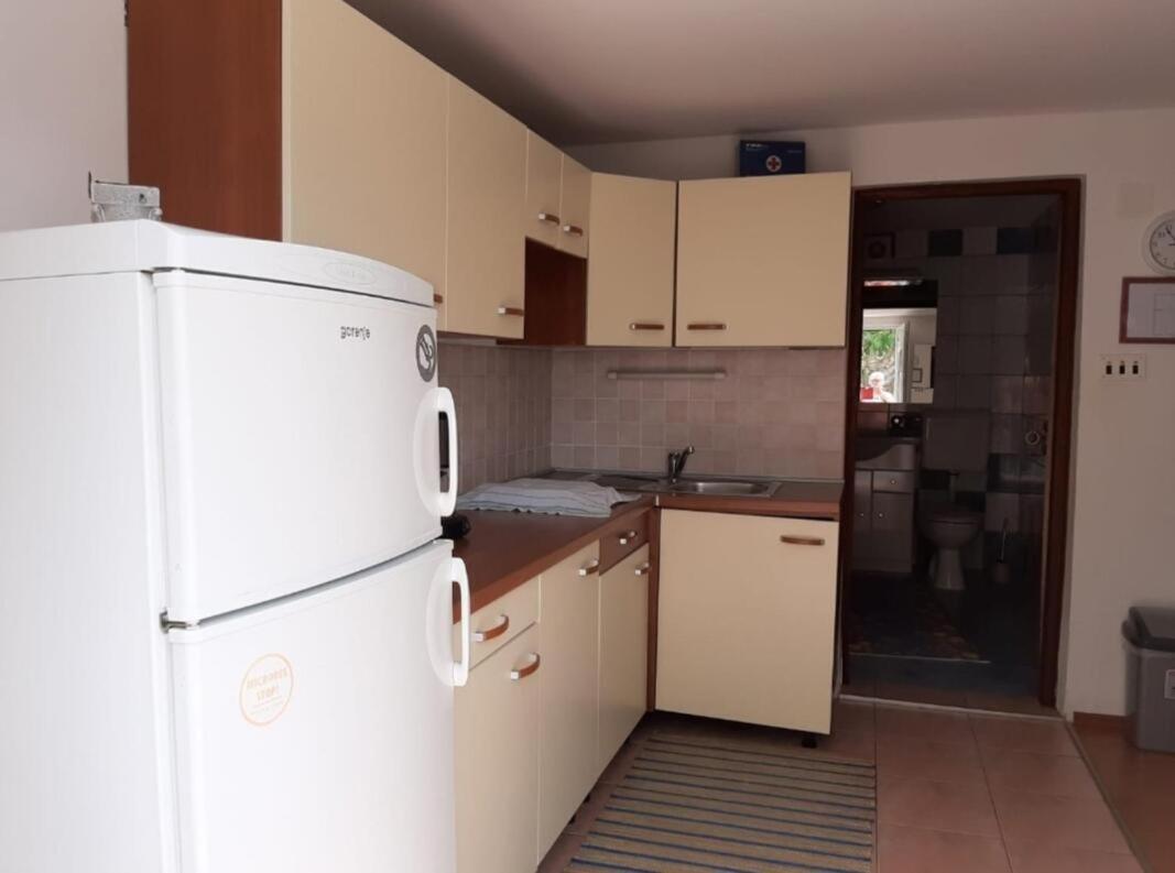 Apartments With A Parking Space Cizici, Krk - 15415 Malinska Exterior foto